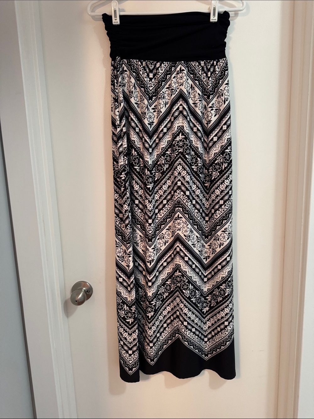 Apt. 9 Black and White Chevron Print Maxi Skirt